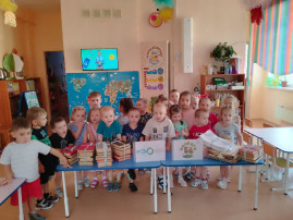 Акция по сбору макулатуры "Спасаем деревья с Эколятами" Акция по сбору макулатуры "Спасаем деревья с Эколятами".